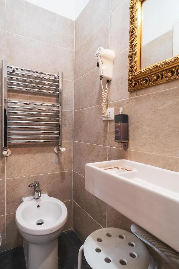 Golden Rooms Piazza Di Spagna Rome Guest house