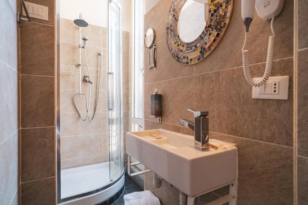 Golden Rooms Piazza Di Spagna Rome Italy