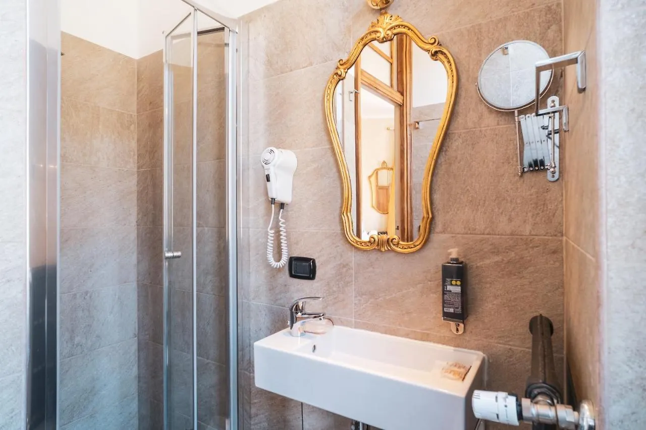 Golden Rooms Piazza Di Spagna Rome Guest house