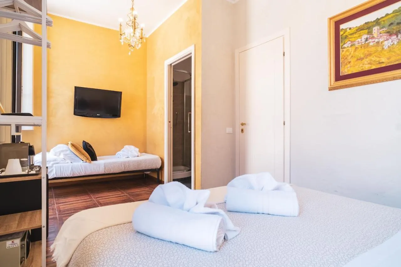 *** Guest house Golden Rooms Piazza Di Spagna Rome Italy